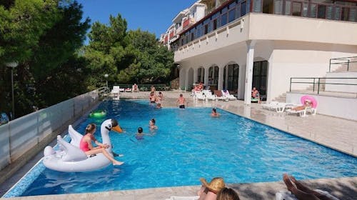 Hotel Zagreb Karlobag - All inclusive light poletje , Karlobag, Hrvaška - 614 EUR - 5x nočitev v dvoposteljni sobi za 2 osebi (1. otrok do 11,99 let in 2. otrok do dopolnjenega 1. leta starosti brezplačno), All inclusive light