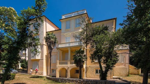 Hotel Vila Ružica - Majski aktivni oddih v Crikvenici med tednom, Crikvenica, Hrvaška - 248,40 EUR - 2x nočitev v dvoposteljni sobi (stran park) za 2 osebi, Polpenzion