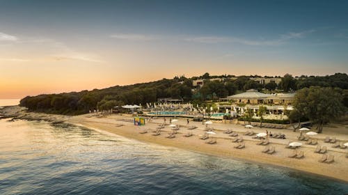 Resort Amarin - Pomlad v dvoje s pogledom na Rovinj - Dvoposteljna soba, Rovinj, Istra, Hrvaška - 218 EUR - 2x nočitev v dvoposteljni Standard sobi za 2 osebi, Polpenzion (zajtrk in večerja)