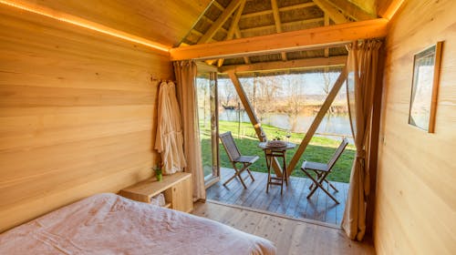 Camping Bela krajina - Glamping in wellness keltski oddih ob Kolpi, Podzemelj, Gradac, Slovenija - 300 EUR - 3x nočitev v glamping keltski hiški za 2 osebi, Bogat lokalni zajtrk
