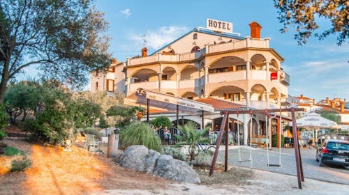 Hotel Villa Vrsar - Poletni wellness oddih v Istri, Vrsar, Istra, Hrvaška - 140 EUR - 2x nočitev v dvoposteljni sobi za 2 osebi, Zajtrk