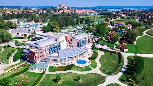 Terme Ptuj - Mobilne hiške - Oddih v mobilni hiški med tednom, Ptuj, Slovenija - 312 EUR - 2x nočitev v mobilni hiški za 4 osebe, Polpenzion