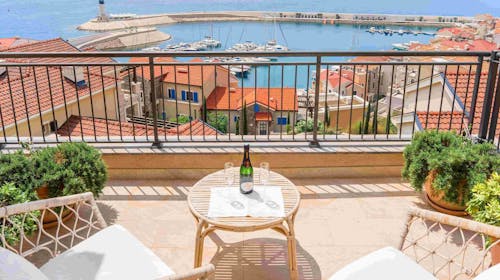 Luštica bay Vacation homes - Družinska vrhunsko poletje v zalivu Luštica s pogledom na morje, Tivat, Črna gora - 255 EUR - 2x nočitev v enosobnem apartmaju Residence Marina pogled na morje za 2 osebi (1 otrok do 12,99 let brezplačno), Dostop do Chedi plaže