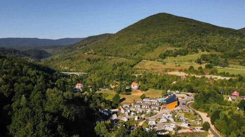 Camping Plitvice - Pomlad v naravi za družine, Smoljanac, Plitviška jezera, Hrvaška - 239 EUR - 1x nočitev v Premium mobilnih hiškah za 4 osebe, Polpenzion