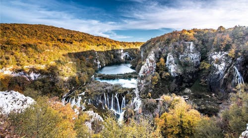 Camping Plitvice - Pomlad v naravi za pare, Smoljanac, Plitviška jezera, Hrvaška - 144 EUR - 1x nočitev v Premium mobilnih hiškah za 2 osebi, Zajtrk iz svežih lokalnih sestavin