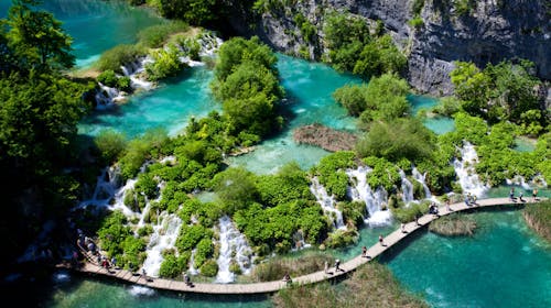 Camping Plitvice - Pomlad v naravi za pare, Smoljanac, Plitviška jezera, Hrvaška - 269 EUR - 2x nočitev v Premium mobilnih hiškah za 2 osebi, Zajtrk iz svežih lokalnih sestavin
