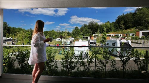 Camping Plitvice - Pomlad v naravi za pare, Smoljanac, Plitviška jezera, Hrvaška - 189 EUR - 1x nočitev v Premium mobilnih hiškah za 2 osebi, Polpenzion