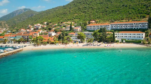 Hotel Faraon - All inclusive družinski pozdrav poletju v Dalmaciji, Trpanj, Dalmacija, Hrvaška - 424 EUR - 2x nočitev v družinski Comfort sobi brez balkona (pogled park) za 2 osebi (2 otroka do 11,99 let brezplačno), All inclusive z vključeno pijačo ob obrokih