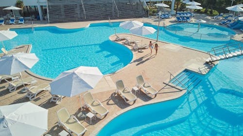 Bluesun hotel Neptun - All inclusive pozdrav poletju na makarski rivieri , Tučepi, Makarska riviera, Dalmacija, Hrvaška - 400 EUR - 2x nočitev v Standard dvoposteljni sobi z balkonom (depandansa) za 2 osebi, All inclusive (zajtrk, pozni kontinentalni zajtrk, kosilo, popoldanski snack) in pijačo ob obrokih (vino, pivo, jabolčni sok, ledeni čaj, tonik, gazirani sokovi)