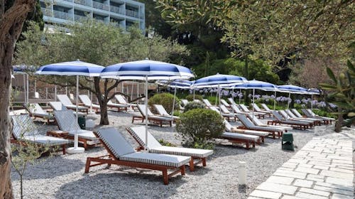 Bluesun Hotel Marina - Družinski pozdrav poletja v Breli, Brela, Makarska, Dalmacija, Hrvaška - 660 EUR - 3x nočitev v Superior dvoposteljni sobi z balkonom (morska stran) za 2 osebi (1 otrok do 13,99 let in 1 otrok do 2,99 let brezplačno), Polpenzion