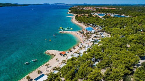 Amadria Park Camping Šibenik - Poletje v Solarisu - Apartma 3+2, Šibenik, Dalmacija, Hrvaška - 1200 EUR - 5x nočitev v apartmaju 3+2 za 3 osebe (2 otroka do 11,99 let brezplačno), Pijača dobrodošlice ob prijavi