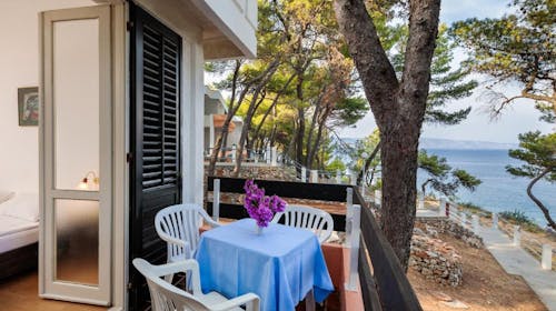 Fontana Resort - Začetek poletja na Hvaru v udobnih apartmajih, Jelsa, otok Hvar, Dalmacija, Hrvaška - 574 EUR - 7x nočitev v Comfort Studio apartmaju za 3 osebe, Uporaba 2 zunanjih bazenov z morsko vodo (eden je otroški)