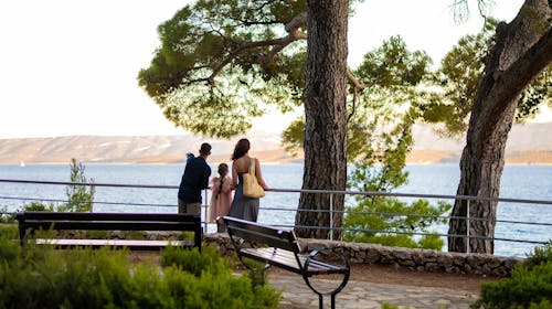 Bluesun Holiday Village Bonaca - Pozdrav poletju s polnim penzionom na Bolu, Bol, otok Brač, Dalmacija, Hrvaška - 400 EUR - 2x nočitev v Superior dvoposteljni sobi z balkonom (morska stran) za 2 osebi (1 otrok do 9,99 let in 1 otrok do 2,99 let brezplačno), Polni penzion