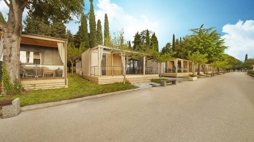 Adria Ankaran - Premium mobilna hiška - Začetek poletja ob morju, Ankaran, Slovenija - 358 EUR - 2x nočitev v mobilni hiški Premium za do 6 oseb, Uporaba notranjega bazenskega kompleksa z ogrevano morsko vodo
