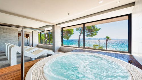 Hotel Pinija - Družinska pomlad med tednom v novi wellness oazi s polnim penzionom, Petrčane, Dalmacija, Hrvaška - 144 EUR - 1x nočitev v Premium sobi z balkonom za 2 osebi (1 otrok do 11,99 let in 1 otrok do 5,99 let brezplačno), Polni penzion