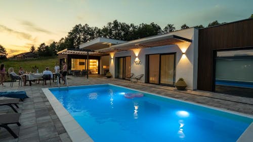 Villa Alma Nova - Pomladni družinski oddih, Slatina, Laktaši, Bosna in Hercegovina - 500 EUR - 2x nočitev v vili za 4 osebe (2 otroka do 14 let brezplačno), Uporabo hidromasažne kadi