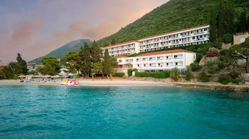 Hotel Faraon - All inclusive poletje v Dalmaciji, Trpanj, Dalmacija, Hrvaška - 950 EUR - 5x nočitev v dvoposteljni Comfort sobi z balkonom (pogled morje) za 2 osebi (otrok do 11,99 let brezplačno), All inclusive z vključeno pijačo ob obrokih