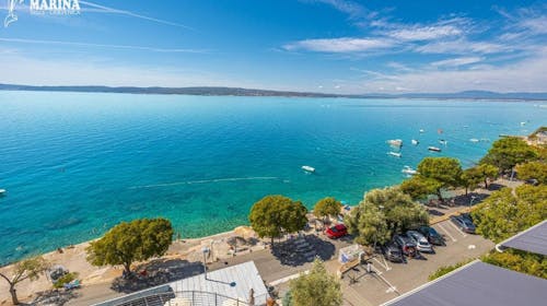 Hotel Marina - Last minute oddih tik ob morju v Selcah, Selce, Hrvaška - 169 EUR - 1x nočitev v dvoposteljni sobi (stran park) za 2 osebi (1 otrok do 6,99 let brezplačno), Bogat samopostrežni zajtrk