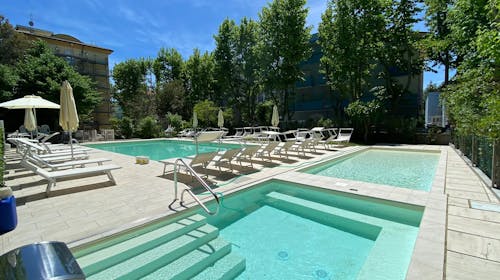 Hotel Royal Inn - Popoln all inclusive light oddih tik ob plaži, San Mauro A Mare, Italija - 450 EUR - 3x nočitev v dvoposteljni sobi z balkonom (glede na razpoložljivost) za 2 osebi, All inclusive light v hotelski restavraciji