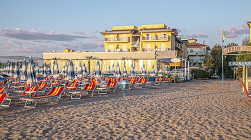 Hotel Royal Inn - Popolno all inclusive light poletje tik ob plaži, San Mauro A Mare, Italija - 1134 EUR - 7x nočitev v dvoposteljni sobi z balkonom (glede na razpoložljivost) za 2 osebi, All inclusive light v hotelski restavraciji