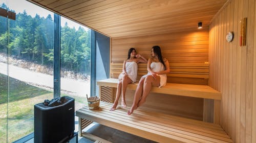 Hotel Nomad - Wellness oaza na Bjelašnici , Bjelašnica, Sarajevo, Bosna in Hercegovina - 32,50 EUR - Celodnevna uporaba SPA centra (bazen, tri vrste savn: turška, finska, bio - samo za odrasle, fitness - samo za odrasle, relax cona in Kneipp klopa) za 1 osebo, 30-minutna delna masaža
