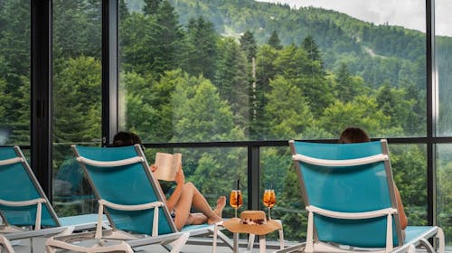 Hotel Nomad - Družinska wellness oaza na Bjelašnici , Bjelašnica, Sarajevo, Bosna in Hercegovina - 53 EUR - 2-urni vstop v SPA center (bazen, tri vrste savn: turška, finska, bio - samo za odrasle, fitness - samo za odrasle, relax cona in Kneipp klopa) za 2 odrasli osebi in 2 otroka, Uporaba bazena za otroke