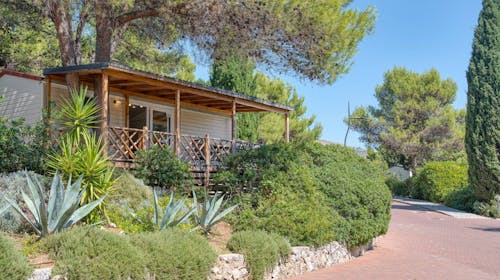 Amadria Park Camp Trogir - Last minute pomlad v čudovitem Trogirju, Seget Vranjica, Trogir, Hrvaška - 252 EUR - 2x nočitev v Standard mobilni hiški za do 6 oseb (4 odrasle osebe in 2 otroka do 11,99 let brezplačno), Pijača dobrodošlice ob prihodu