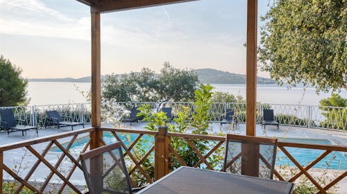 Amadria Park Camp Trogir - Last minute pomlad v čudovitem Trogirju, Seget Vranjica, Trogir, Hrvaška - 324 EUR - 2x nočitev v Superior mobilni hiški za do 6 oseb (4 odrasle osebe in 2 otroka do 11,99 let brezplačno), Pijača dobrodošlice ob prihodu