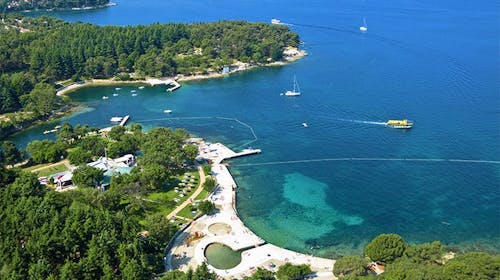 Valamar Diamant Hotel - Družinski pozdrav poletju v Poreču, Poreč, Istra, Hrvaška - 709 EUR - 3x nočitev v sobi "Room 2+1" za 2 osebi (1 otrok do 13,99 let brezplačno), Polpenzion z vključenimi brezalkoholnimi negaziranimi pijačami iz avtomata ob obrokih