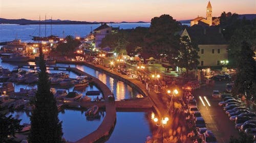 Villa Adriatic - Oddih za začetek poletja v Biogradu na Moru, Biograd na Moru, Dalmacija, Hrvaška - 148 EUR - 3x nočitev v moderno opremljenem apartmaju za 4 osebe, Posteljnina in brisače