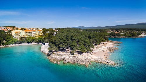 Sunny Krk by Valamar - Družinski poletni oddih in sprortitev za konec poletjana Krku, Krk, Hrvaška - 780 EUR - 3x nočitev v prenovljeni sobi "Room for 2+1 morska stran" za 3 osebe, Sunny Breakfast & Brunch in Sunny Dinner