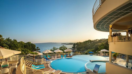 Sunny Krk by Valamar - Družinski oddih za začetek in konec poletja na Krku, Krk, Hrvaška - 671 EUR - 3x nočitev v prenovljeni sobi "Room for 2+1 morska stran" za 3 osebe, Sunny Breakfast & Brunch in Sunny Dinner