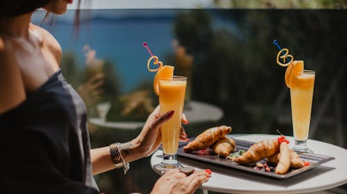 Hotel Villa Arausana & Antonina ali Villa Arausa - Taste & relax all inclusive light paket, Vodice, Dalmacija, Hrvaška - 329 EUR - 2x nočitev v Classic dvoposteljni sobi z balkonom na morski strani za 2 osebi (1 otrok do 11,99 let in 1 otrok do 4,99 let brezplačno), All inclusive light