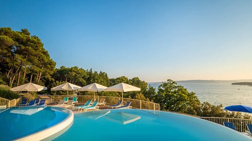 Sunny Krk by Valamar - Družinski poletni oddih na Krku, Krk, Hrvaška - 2141 EUR - 7x nočitev v prenovljeni sobi "Room for 2+1 morska stran" za 3 osebe, Sunny Breakfast & Brunch in Sunny Dinner