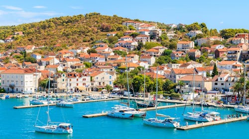 Rotondo Annex - Superior soba - Poletje v Dalmaciji, Seget Donji, Trogir, Dalmacija, Hrvaška - 542 EUR - 3x nočitev v dvoposteljni Superior sobi z balkonom za 2 osebi (1 otrok do 12. leta brezplačno), Polpenzion
