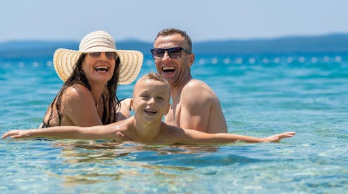 Hotel Pinija - Družinski začetek poletja v Dalmaciji, Petrčane, Dalmacija, Hrvaška - 419 EUR - 2x nočitev v Premium sobi z balkonom za 2 osebi (1 otrok do 11,99 let in 1 otrok do 3,99 let brezplačno), Polpenzion