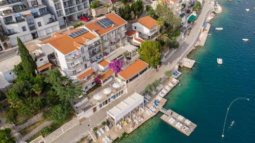 Hotel Villa Barbara - Družinski oddih tik ob morju v Neumu, Neum, Bosna in Hercegovina - 209,50 EUR - 2x nočitev v dvoposteljni sobi za 2 osebi (1 otrok do 11,99 let brezplačno), Polpenzion