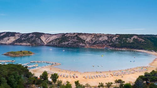 San Marino Resort - Hotel Veli Mel - Družinsko poletje na Rabu, Lopar, Rab, Hrvaška - 664 EUR - 3x nočitev v "sobi 2+1" za 2 osebi (1 otrok do 13,99 let brezplačno), Polpenzion