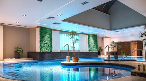 Palace Hotel Hevíz - Wellness oddih v Hévízu med tednom, Hévíz, Madžarska - 234 EUR - 2x nočitev v dvoposteljni Standard sobi za 2 osebi, Polpenzion