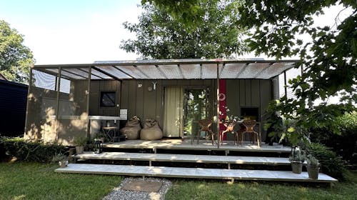 Magnolia House by the river - Last minute oddih ob reki Kolpi - Mobilna hiška XL, Gradac, Slovenija - 304 EUR - 2x nočitev v opremljenih mobilnih hiškah "Magnolia XL" za do 7 oseb (6 odraslih oseb in 1 otrok do 15,99 let), Posteljnina in brisače