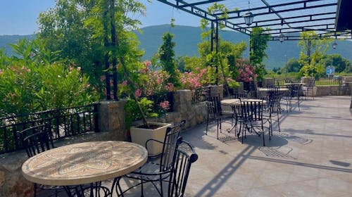 Hotel Opera - Družinski oddih na črnogorski obali, Prijevor, Jaz, Črna gora - 512 EUR - 3x nočitev v troposteljni sobi za 2 osebi (otrok do 12. leta brezplačno), Polpenzion