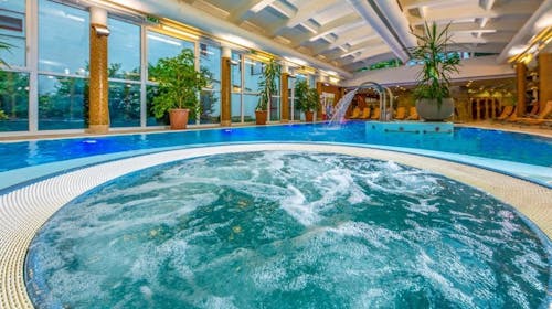 Drava Hotel Thermal Resort - Oddih v mestu Harkány, Harkány, Madžarska - 550 EUR - 4x nočitev v Classic dvoposteljni sobi za 2 osebi, Polpenzion (samopostrežni zajtrk in samopostrežna večerja)