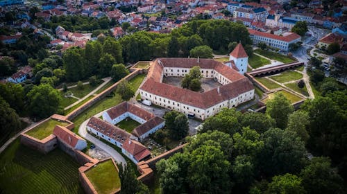 Hotel Bassiana Sarvar, Sárvár, Madžarska - 618 EUR - 5x nočitev v Royal sobi za 2 osebi, Polpenzion