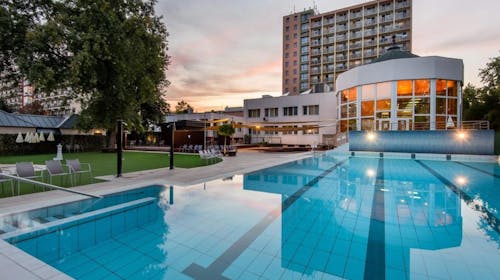 Hotel Baratsag - Termalni oddih, Hajdúszoboszló, Madžarska - 288 EUR - 2x nočitev v dvoposteljni Standard sobi za 2 osebi, Polpenzion (samopostrežni zajtrk in večerja)