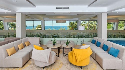 Hotel Plavi Plava Laguna - Družinski september v Poreču, Poreč, Istra, Hrvaška - 295 EUR - 3x nočitev v Classic dvoposteljni sobi z balkonom in dodatnim ležiščem za 2 osebi (1. otrok do 11,99 let in 2. otrok do 4,99 let brezplačno), Polpenzion