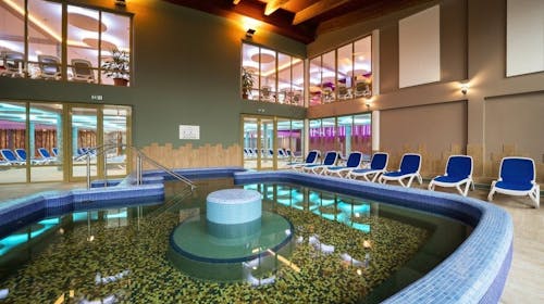 Karos Spa Hotel - Wellness vikend oddih, Zalakaros, Madžarska - 360 EUR - 2x nočitev v prostorni Spa Superior sobi za 2 osebi, Polpenzion (obilen samopostrežni zajtrk in samopostrežna večerja) v restavraciji Eden