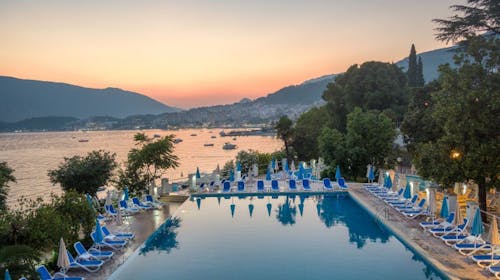 Hunguest Hotel Sun Resort - Oddih v Črni gori, Herceg Novi, Črna gora - 287 EUR - 2x nočitev v dvoposteljni sobi z balkonom za 2 osebi (2 otroka do 12 let brezplačno), Polpenzion (sampostrežni zajtrk in večerja)