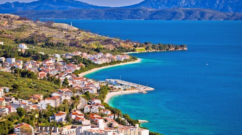 Villa Vinka - Družinski oddih v Tučepih izven glavne sezone, Tučepi, Makarska riviera, Dalmacija, Hrvaška - 376 EUR - 3x nočitev v Comfort sobi z dodatnim ležiščem in balkonom (pogled morje) za 2 osebi (1 otrok do 12 let in 1 otrok do 3 leta brezplačno), Polpenzion