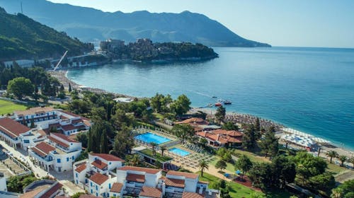 Hotel Aleksandar - 1. maj v Črni gori, Budva, Črna gora - 340 EUR - 2x nočitev v Standard dvoposteljni sobi z dodatnim ležiščem za 3 osebe, Polpenzion