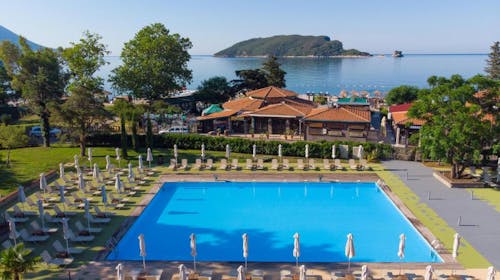 Hotel Aleksandar - Poletje v Črni gori, Budva, Črna gora - 1159 EUR - 4x nočitev v Standard dvoposteljni sobi z dodatnim ležiščem za 3 osebe, Polpenzion